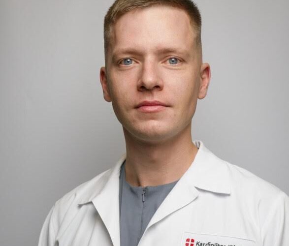 „Jei skausmas atsiranda po valgio, yra deginantis ir kyla už krūtinkaulio – tikėtina, kad jį sukėlė gastroezofaginio refliukso liga. Kai jis atsiranda iškart po valgio, epigastrio srityje – gali būti skrandžio gleivinės uždegimas ar opaligė“, – pasakoja B. Sakalauskas.