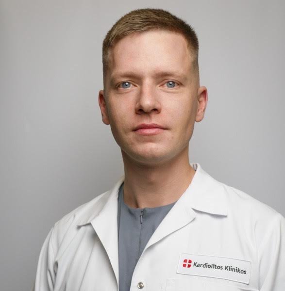 „Jei skausmas atsiranda po valgio, yra deginantis ir kyla už krūtinkaulio – tikėtina, kad jį sukėlė gastroezofaginio refliukso liga. Kai jis atsiranda iškart po valgio, epigastrio srityje – gali būti skrandžio gleivinės uždegimas ar opaligė“, – pasakoja B. Sakalauskas.